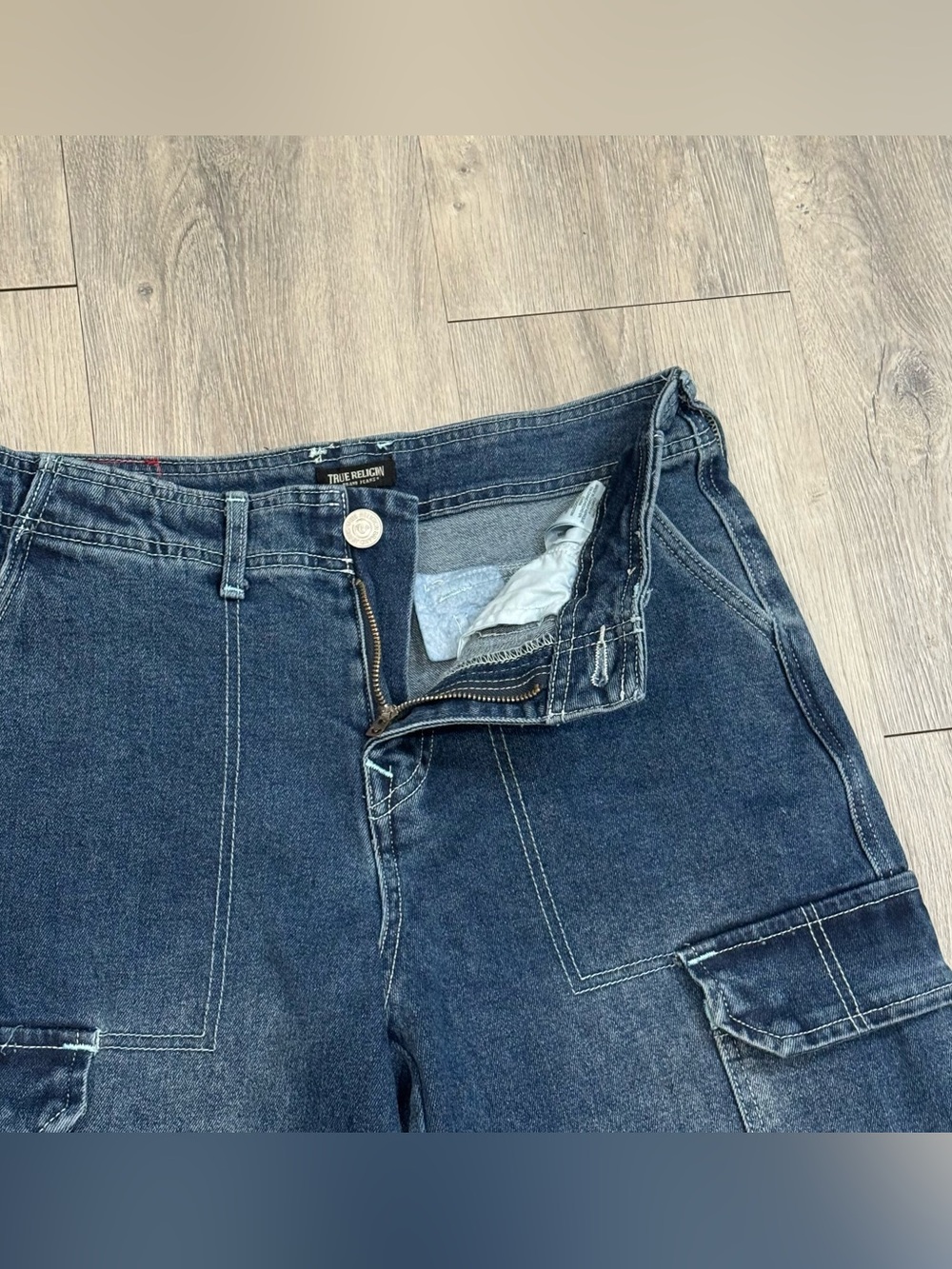 NWOT True Religion Medium Wash Denim Cargo Utility Single Needle Straight Jeans - Picture 4 of 9